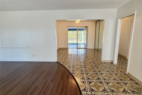 Снять в аренду виллу или дом в Холливуд, Флорида 3 спальни, 153.38м2, № 2026211 - фото 5