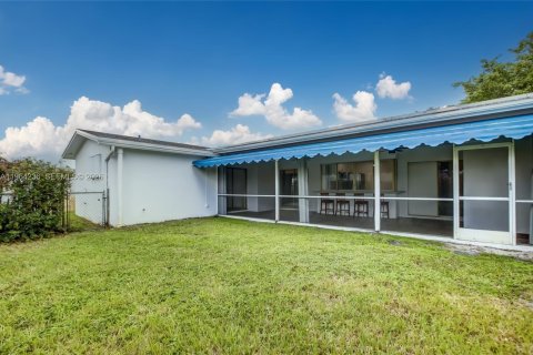 Снять в аренду виллу или дом в Холливуд, Флорида 3 спальни, 153.38м2, № 2026211 - фото 24