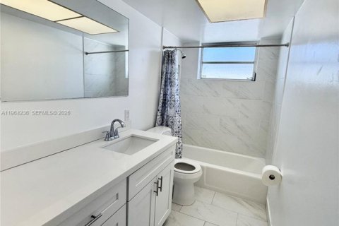 Снять в аренду виллу или дом в Холливуд, Флорида 3 спальни, 153.38м2, № 2026211 - фото 18