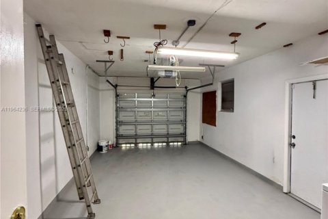 Снять в аренду виллу или дом в Холливуд, Флорида 3 спальни, 153.38м2, № 2026211 - фото 25