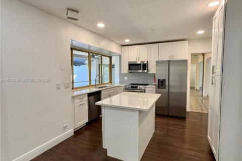 Снять в аренду виллу или дом в Холливуд, Флорида 3 спальни, 153.38м2, № 2026211 - фото 11