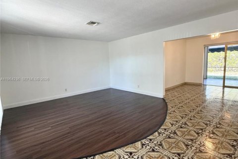 Снять в аренду виллу или дом в Холливуд, Флорида 3 спальни, 153.38м2, № 2026211 - фото 6