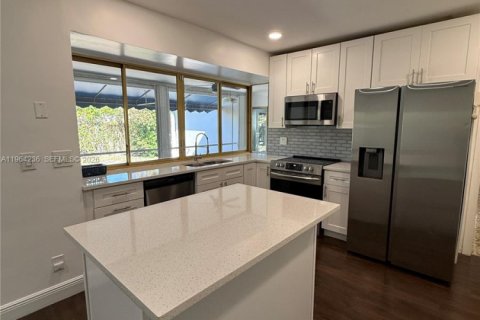 Снять в аренду виллу или дом в Холливуд, Флорида 3 спальни, 153.38м2, № 2026211 - фото 9