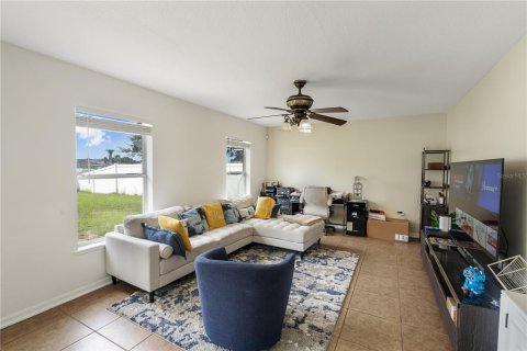 Villa ou maison à vendre à Kissimmee, Floride: 4 chambres, 179.12 m2 № 2349484 - photo 7