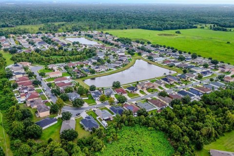 Villa ou maison à vendre à Kissimmee, Floride: 4 chambres, 179.12 m2 № 2349484 - photo 22