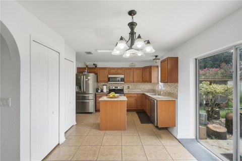 Villa ou maison à vendre à Kissimmee, Floride: 4 chambres, 179.12 m2 № 2349484 - photo 5