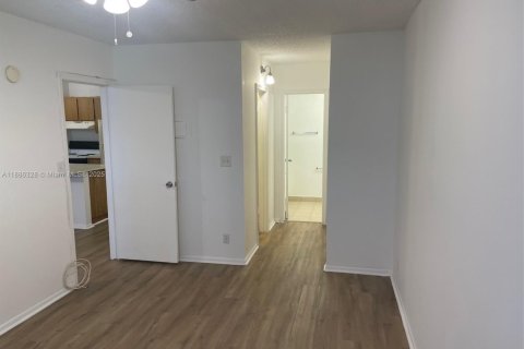 Снять в аренду кондоминиум в Корал-Спрингс, Флорида 1 спальня, 56.3м2, № 1941513 - фото 22