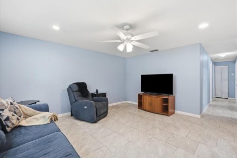 Villa ou maison à vendre à Tampa, Floride: 4 chambres, 112.97 m2 № 2341651 - photo 13