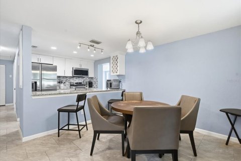 Villa ou maison à vendre à Tampa, Floride: 4 chambres, 112.97 m2 № 2341651 - photo 4