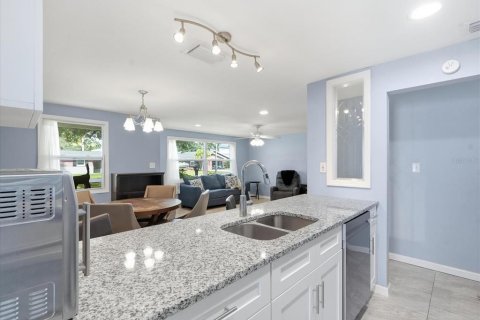 Villa ou maison à vendre à Tampa, Floride: 4 chambres, 112.97 m2 № 2341651 - photo 16