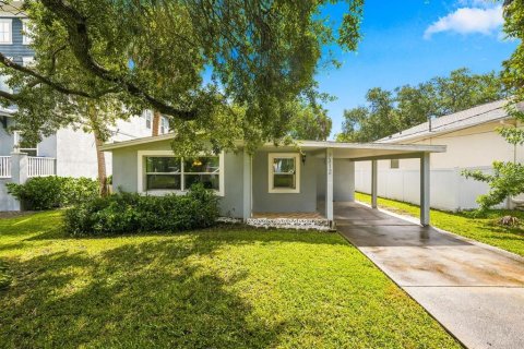 House in Tampa, Florida 4 bedrooms, 112.97 sq.m. № 2341651