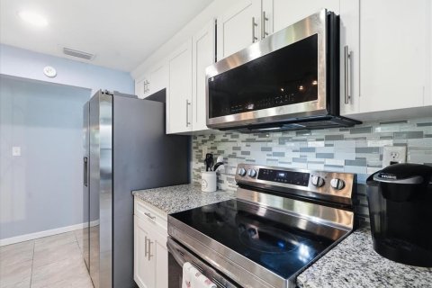 Villa ou maison à vendre à Tampa, Floride: 4 chambres, 112.97 m2 № 2341651 - photo 6