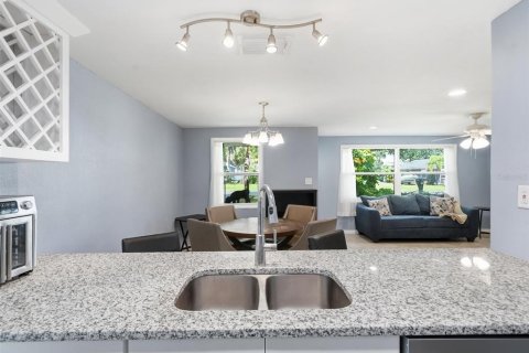 Villa ou maison à vendre à Tampa, Floride: 4 chambres, 112.97 m2 № 2341651 - photo 17