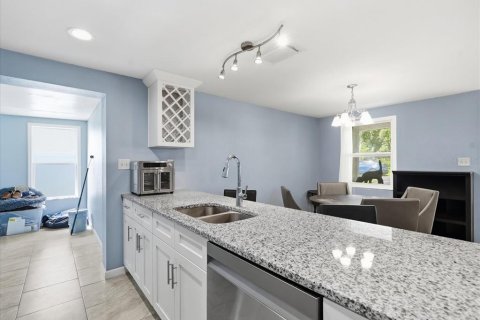 Villa ou maison à vendre à Tampa, Floride: 4 chambres, 112.97 m2 № 2341651 - photo 14