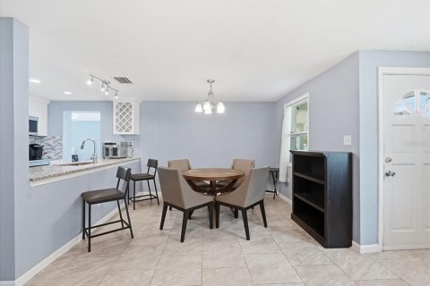 Villa ou maison à vendre à Tampa, Floride: 4 chambres, 112.97 m2 № 2341651 - photo 7