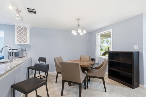 Villa ou maison à vendre à Tampa, Floride: 4 chambres, 112.97 m2 № 2341651 - photo 8