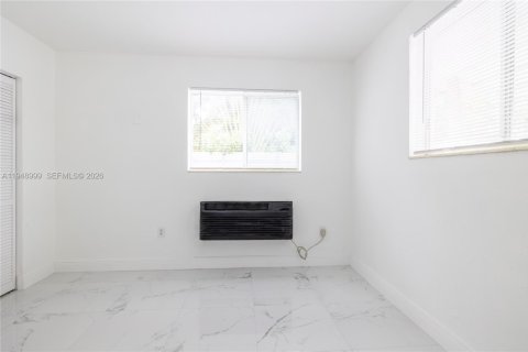 Снять в аренду виллу или дом в Майами, Флорида 1 спальня, 50.72м2, № 2004838 - фото 13