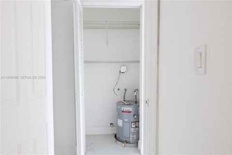 Снять в аренду виллу или дом в Майами, Флорида 1 спальня, 50.72м2, № 2004838 - фото 14