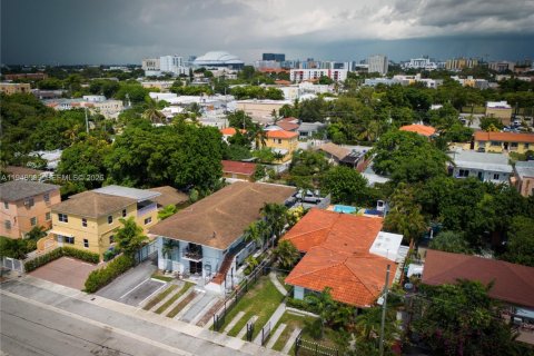 Снять в аренду виллу или дом в Майами, Флорида 1 спальня, 50.72м2, № 2004838 - фото 21