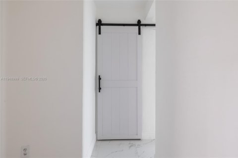 Снять в аренду виллу или дом в Майами, Флорида 1 спальня, 50.72м2, № 2004838 - фото 8