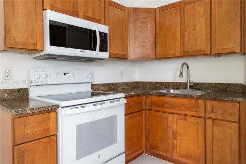 Дом в Майами, Флорида 1 спальня, 50.72м2 № 2004838