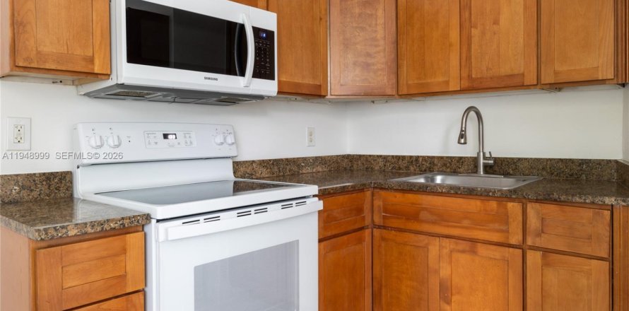 Дом в Майами, Флорида 1 спальня, 50.72м2 № 2004838