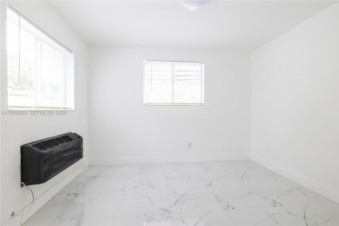 Снять в аренду виллу или дом в Майами, Флорида 1 спальня, 50.72м2, № 2004838 - фото 12