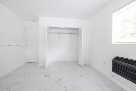 Снять в аренду виллу или дом в Майами, Флорида 1 спальня, 50.72м2, № 2004838 - фото 11