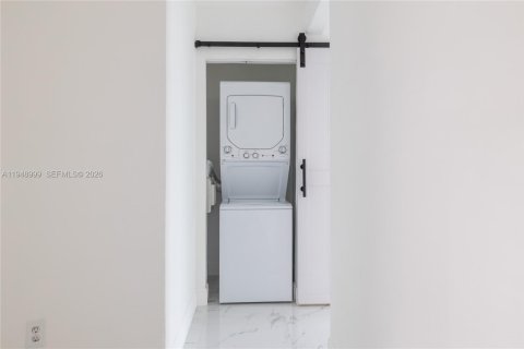 Снять в аренду виллу или дом в Майами, Флорида 1 спальня, 50.72м2, № 2004838 - фото 9