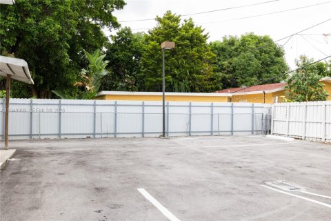 Снять в аренду виллу или дом в Майами, Флорида 1 спальня, 50.72м2, № 2004838 - фото 16