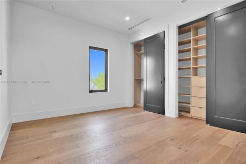 Villa ou maison à vendre à Miami, Floride: 5 chambres, 249.91 m2 № 1748954 - photo 19