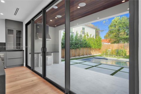 Villa ou maison à vendre à Miami, Floride: 5 chambres, 249.91 m2 № 1748954 - photo 15