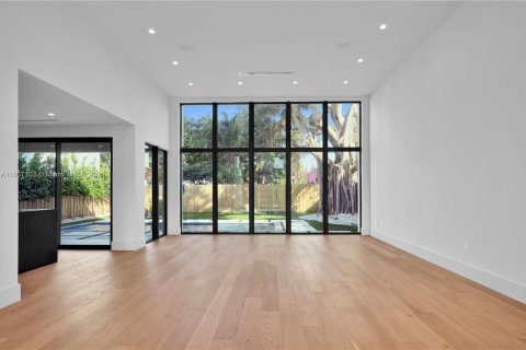 Villa ou maison à vendre à Miami, Floride: 5 chambres, 249.91 m2 № 1748954 - photo 8