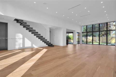 Villa ou maison à vendre à Miami, Floride: 5 chambres, 249.91 m2 № 1748954 - photo 9