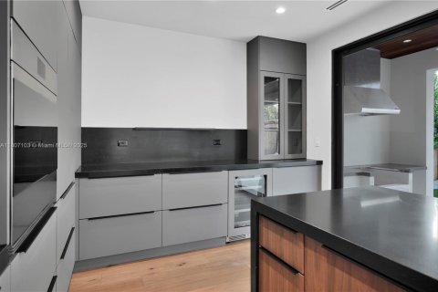 Villa ou maison à vendre à Miami, Floride: 5 chambres, 249.91 m2 № 1748954 - photo 12