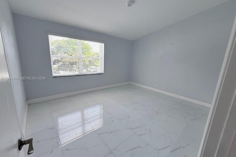 Appartement à louer à Pembroke Pines, Floride: 3 chambres, 128.11 m2 № 1998728 - photo 4