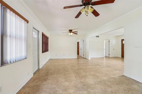 House in Tampa, Florida 3 bedrooms, 167.22 sq.m. № 2131650 - photo 15