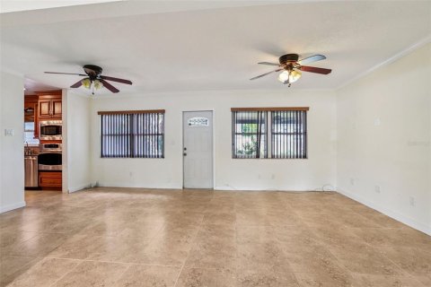 House in Tampa, Florida 3 bedrooms, 167.22 sq.m. № 2131650 - photo 13