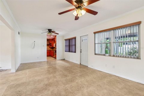 House in Tampa, Florida 3 bedrooms, 167.22 sq.m. № 2131650 - photo 14