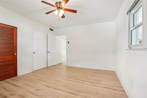 House in Tampa, Florida 3 bedrooms, 167.22 sq.m. № 2131650 - photo 30