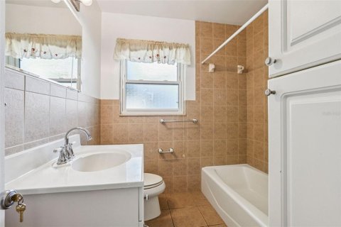 House in Tampa, Florida 3 bedrooms, 167.22 sq.m. № 2131650 - photo 28