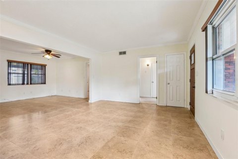 House in Tampa, Florida 3 bedrooms, 167.22 sq.m. № 2131650 - photo 12
