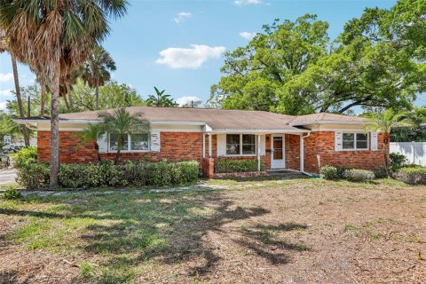 House in Tampa, Florida 3 bedrooms, 167.22 sq.m. № 2131650 - photo 7