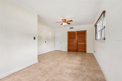House in Tampa, Florida 3 bedrooms, 167.22 sq.m. № 2131650 - photo 25