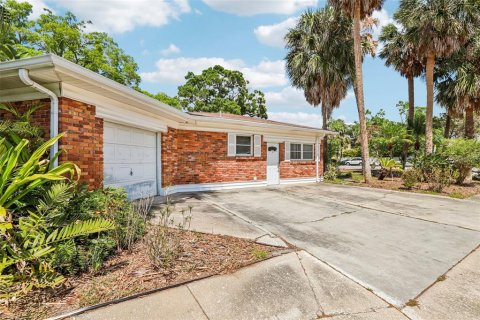 House in Tampa, Florida 3 bedrooms, 167.22 sq.m. № 2131650 - photo 2