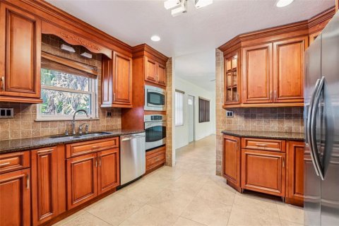 House in Tampa, Florida 3 bedrooms, 167.22 sq.m. № 2131650 - photo 17