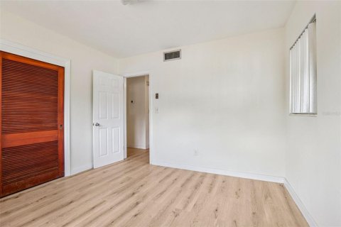 House in Tampa, Florida 3 bedrooms, 167.22 sq.m. № 2131650 - photo 27