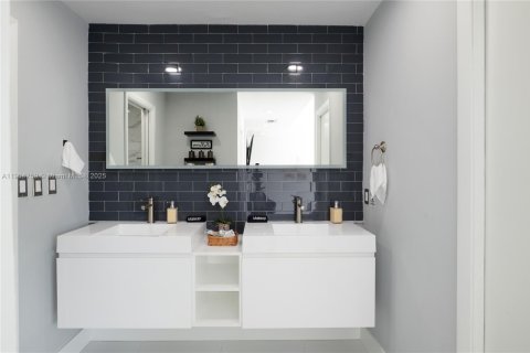 Купить виллу или дом в Майами, Флорида 4 спальни, 206.24м2, № 1955870 - фото 17