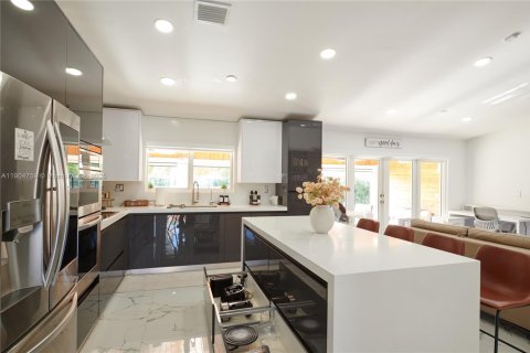 Купить виллу или дом в Майами, Флорида 4 спальни, 206.24м2, № 1955870 - фото 12