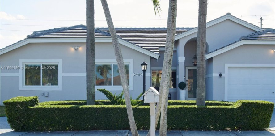 Дом в Майами, Флорида 4 спальни, 206.24м2 № 1955870